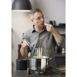 By Tareq Taylor Annie Spaghettiske Indigo